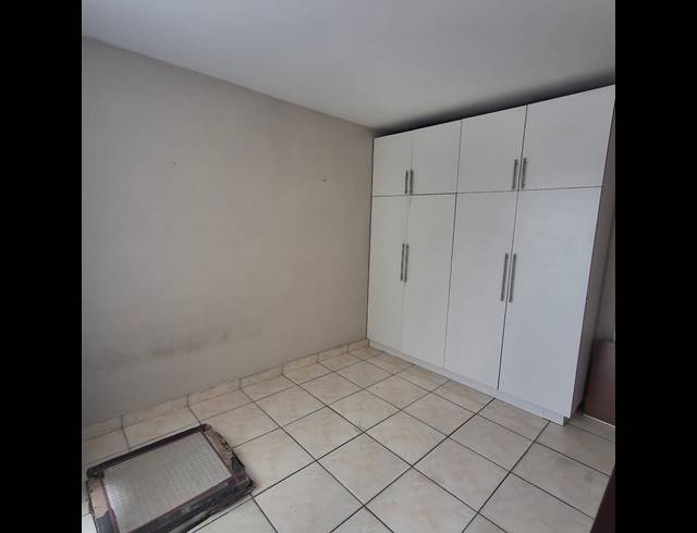 2 BEDROOM FLAT FOR SALE IN AUSTERVILLE